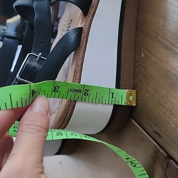 Lucky Brand Black Leather Strappy Sandal size 6 - Picture 6 of 14